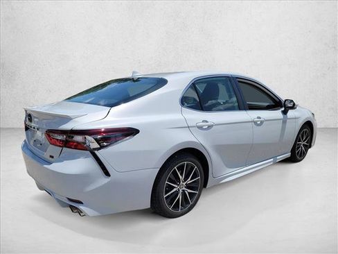 Used 2023 Toyota Camry SE FWD image 5