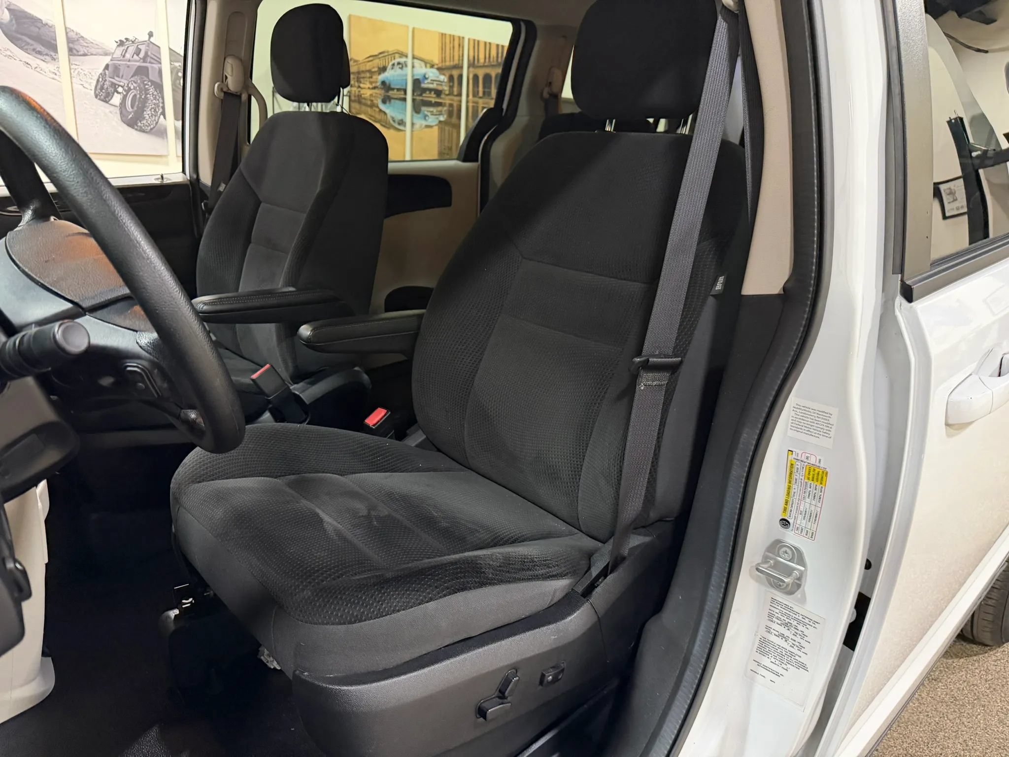 Used 2018 Dodge Grand Caravan SE FWD image 38