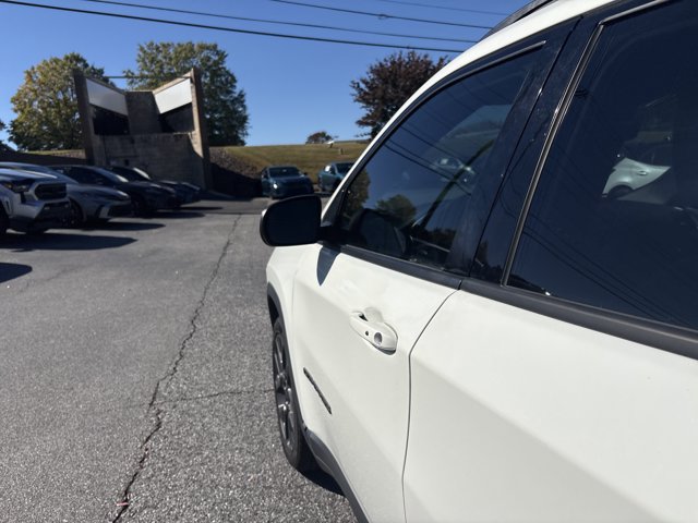 Used 2021 Jeep Compass Latitude FWD image 30