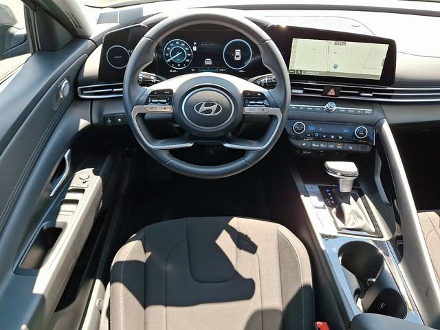 Certified 2025 Hyundai Elantra SEL FWD image 11