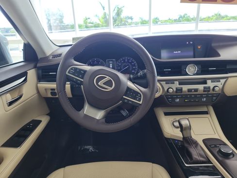 Used 2018 Lexus ES 350 w/ Accessory Package 2 FWD image 16