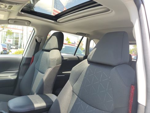 Used 2024 Toyota RAV4 XLE w/ Convenience Package FWD image 18