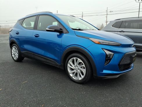 Used 2022 Chevrolet Bolt EUV LT w/ Comfort Package image 2