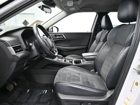 Used 2022 Mitsubishi Outlander SE image 11