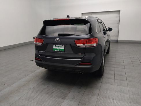 Used 2018 Kia Sorento LX image 9