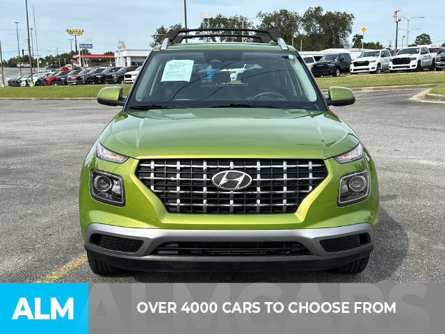 Used 2023 Hyundai Venue SEL FWD image 2