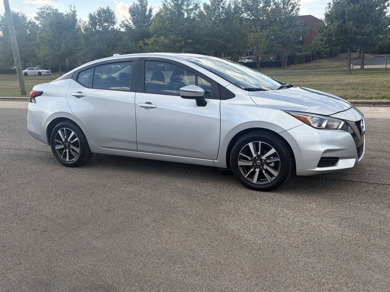 Used 2021 Nissan Versa SV FWD image 8
