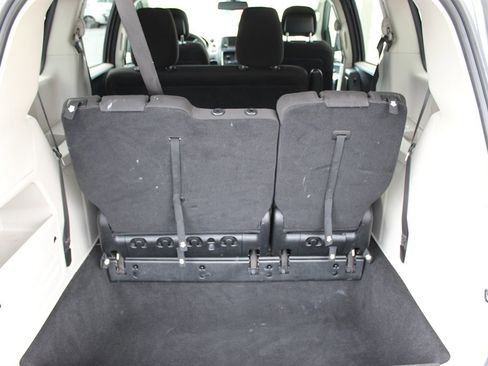 Used 2020 Dodge Grand Caravan SE w/ UConnect Hands-Free Group image 14