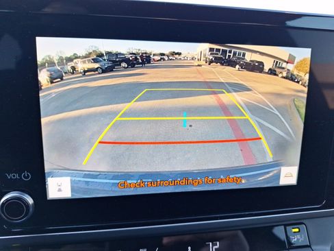 Used 2025 Toyota Camry LE image 26