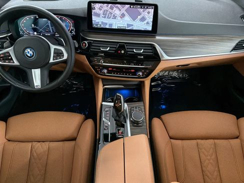 Used 2023 BMW 530e w/ M Sport Package RWD image 3