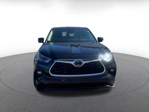 Used 2025 Toyota Highlander LE image 8