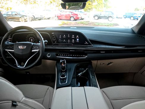 Used 2024 Cadillac Escalade Premium Luxury image 29