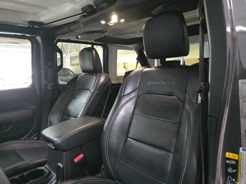 Used 2022 Jeep Wrangler Unlimited Sahara AWD/4WD image 23