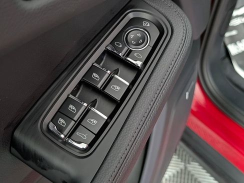 New 2026 Porsche Macan image 27