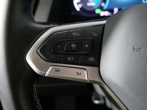 Certified 2025 Volkswagen Atlas Cross Sport SE image 27