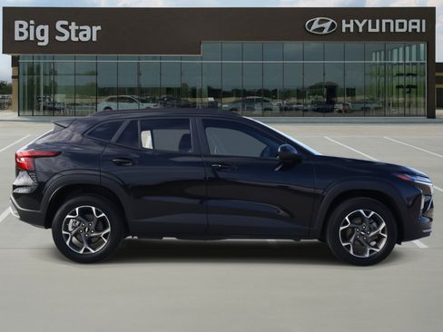 Used 2025 Chevrolet Trax LT w/ Driver Confidence Package image 5