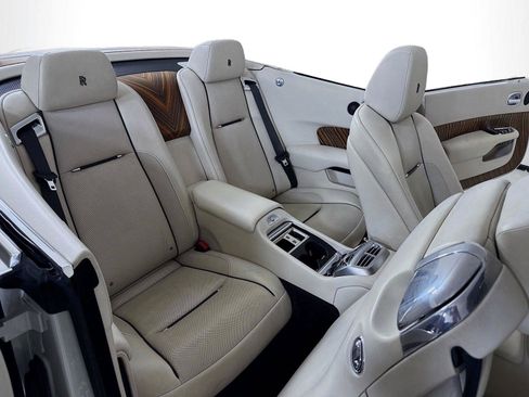 Used 2016 Rolls-Royce Dawn RWD image 32
