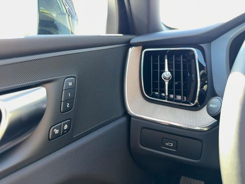 New 2026 Volvo XC60 B5 Plus image 18