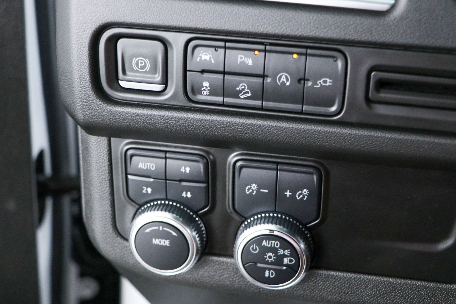 Used 2022 GMC Yukon AT4 AWD/4WD image 23