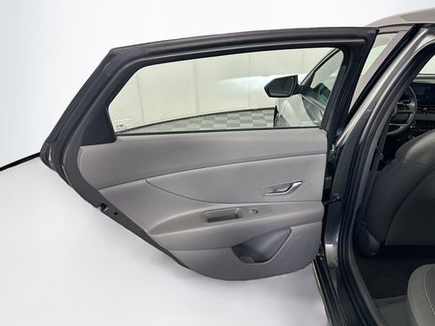 Used 2024 Hyundai Elantra SEL FWD image 25