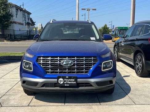 Used 2023 Hyundai Venue Limited w/ Cargo Package FWD image 4