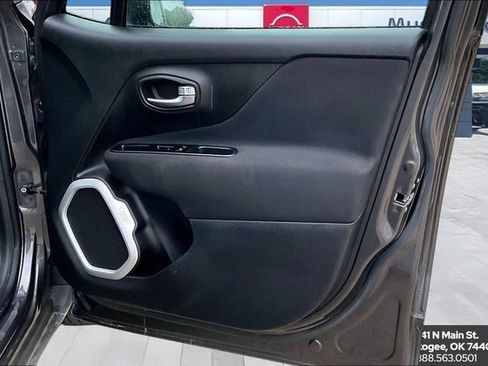 Used 2020 Jeep Renegade Latitude FWD image 26
