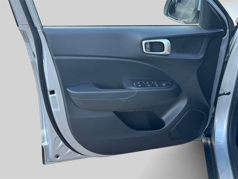 Used 2022 Hyundai Venue SEL w/ Cargo Package image 11