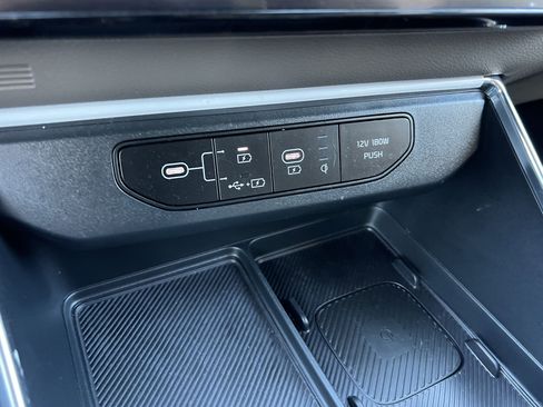 Certified 2025 Kia Carnival EX image 33