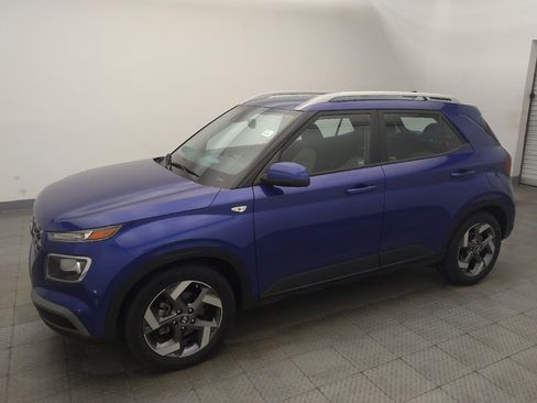 Used 2021 Hyundai Venue SEL FWD image 2