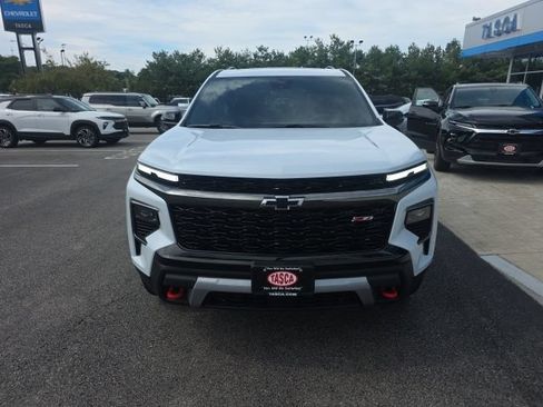 Used 2026 Chevrolet Traverse Z71 w/ LPO, Illumination Package AWD/4WD image 8