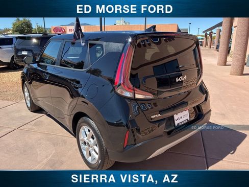 Used 2025 Kia Soul LX FWD image 6
