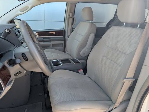 Used 2010 Chrysler Town & Country Touring w/ Family Value Group FWD image 11
