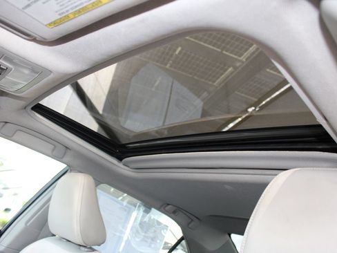 Used 2015 Toyota Camry XLE w/ Moonroof Package FWD image 6