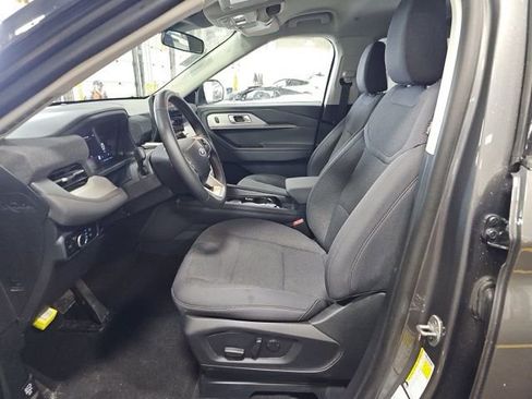 Used 2025 Ford Explorer Active AWD/4WD image 9