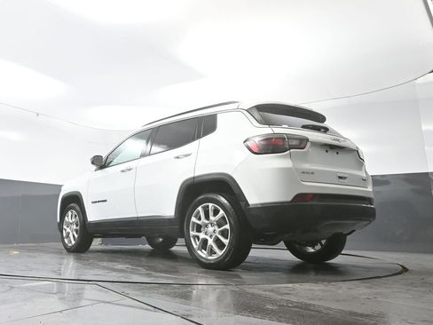 Used 2024 Jeep Compass Latitude w/ Sun and Sound Group image 31