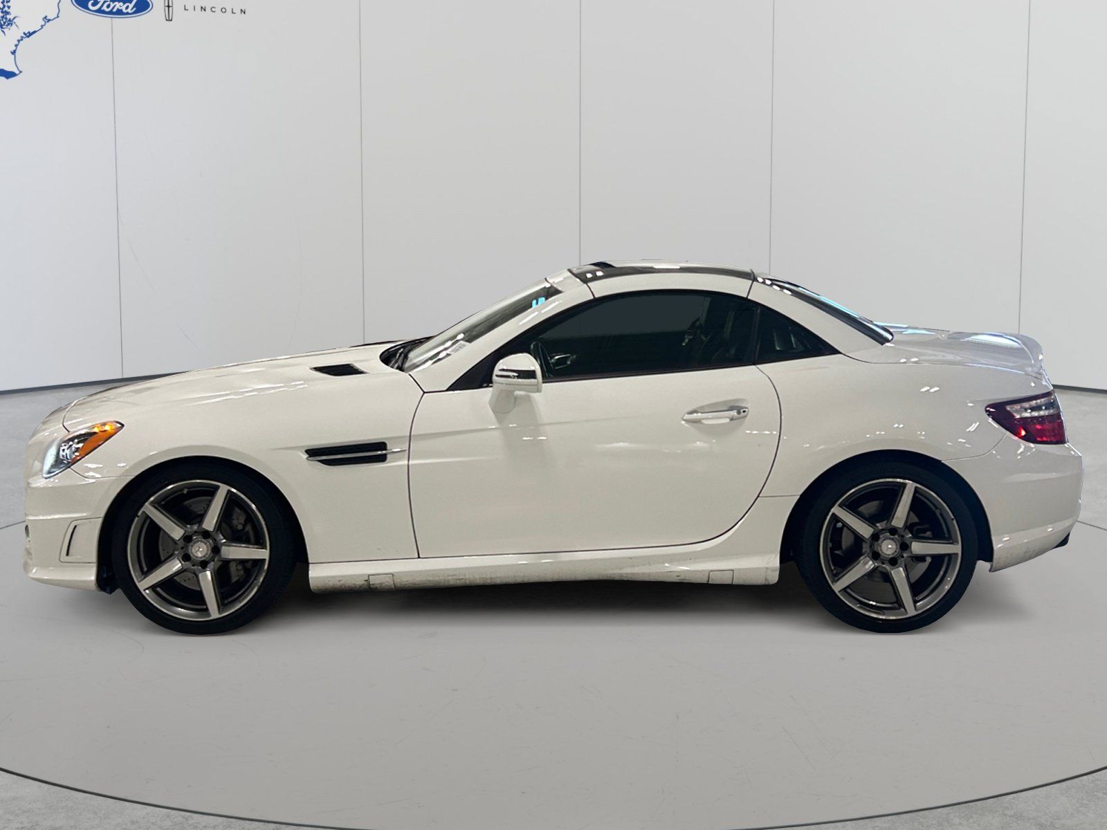 Used 2015 Mercedes-Benz SLK 250 image 8