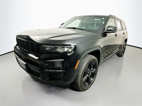 Used 2025 Jeep Grand Cherokee L Limited w/ Black Appearance Package AWD/4WD image 3