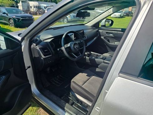 Used 2024 Nissan Rogue SV AWD/4WD image 15