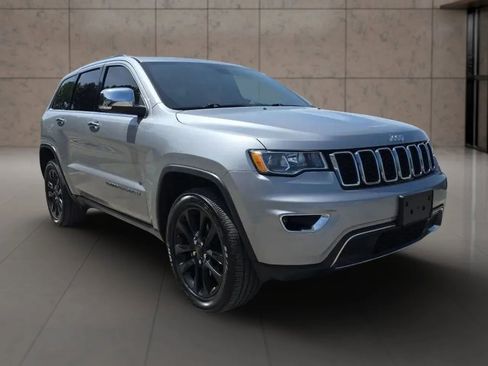 Used 2020 Jeep Grand Cherokee Limited w/ Luxury Group II image 3