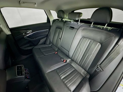 Used 2024 Audi Q8 e-tron Premium Plus w/ Premium Plus Package image 24