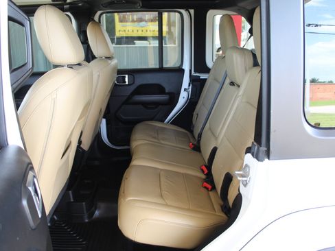 Used 2018 Jeep Wrangler Unlimited Sahara AWD/4WD image 22