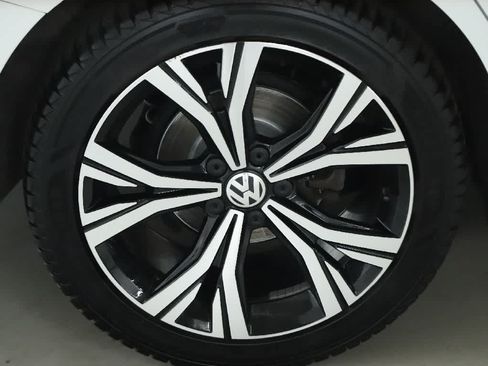 Used 2022 Volkswagen Passat 2.0T SE FWD image 12