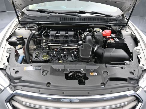Used 2017 Ford Taurus SE image 43