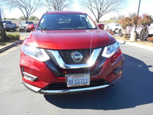 Used 2019 Nissan Rogue SV w/ Premium Package image 8