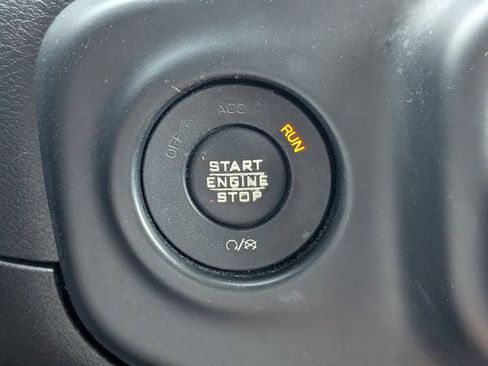 Used 2019 Jeep Wrangler Unlimited Sport S image 28