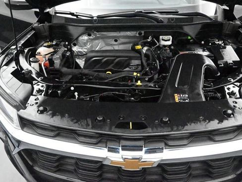Used 2024 Chevrolet Trax LS FWD image 17