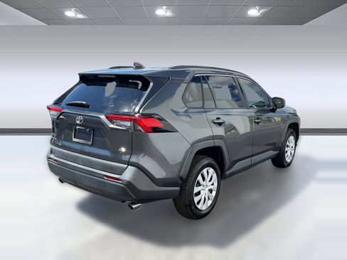 Used 2020 Toyota RAV4 LE FWD image 9