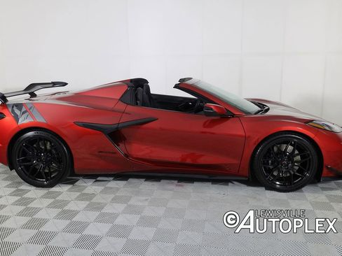 Used 2025 Chevrolet Corvette Z06 RWD image 4