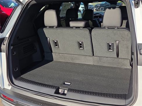 New 2026 Chevrolet Traverse LT image 7