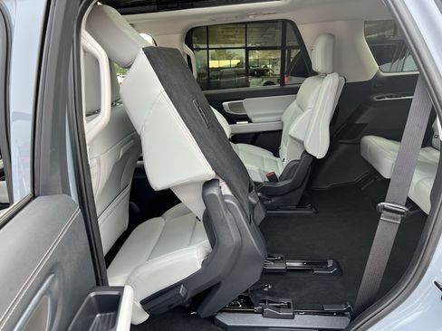 Used 2025 Ford Expedition Platinum AWD/4WD image 23